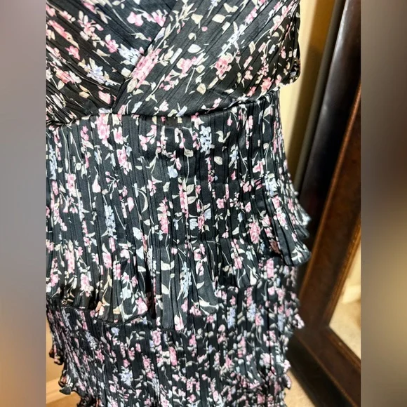 NWT Lulus Quaint Cutie Floral Tiered Dress size medium - Picture 4 of 9